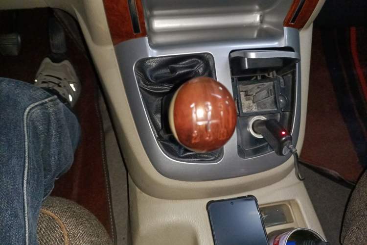 Used Foton MP-X E 2014 2.4L Wealth Express Comfort Edition 4G69 Gear Lever