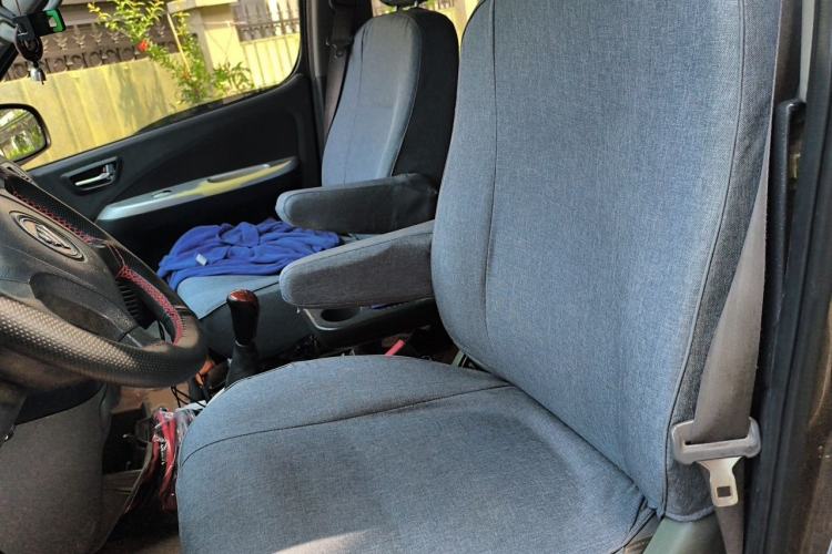 Used Foton MP-X E 2014 2.0L Wealth Express Classic Edition 4Gi-VVT Left Front Seat