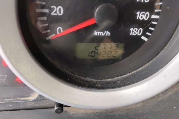 Used Foton MP-X E 2014 2.0L Wealth Express Classic Edition Basic Configuration with 4Gi-VVT Odometer Close Up
