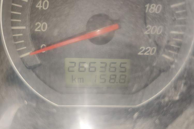 Used Foton MP-X E 2014 2.4L Business Class Luxury Edition 4G69 Odometer Close Up