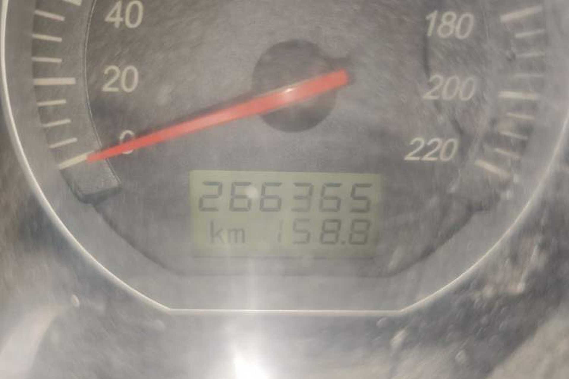 Used Foton MP-X E 2014 2.4L Business Class Luxury Edition 4G69 Odometer Close Up