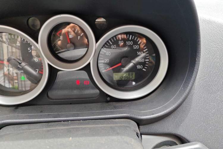 Used Foton MP-X E 2014 2.0L Wealth Express Classic Edition Basic Configuration with 4Gi-VVT Odometer Close Up