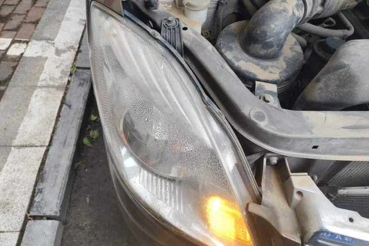 Used Foton MP-X E 2014 2.0L Wealth Express Classic Edition Basic Configuration with 4Gi-VVT Right Front Headlight