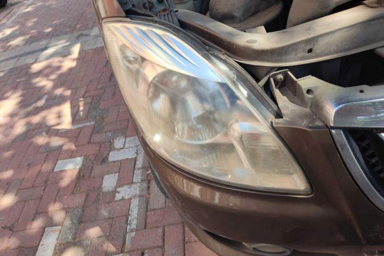 Used Foton MP-X E  Right Front Headlight