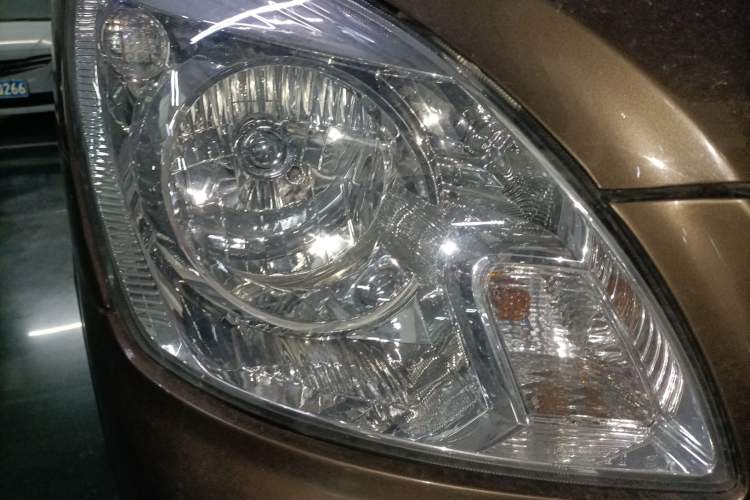 Used Foton MP-X E 2014 2.4L Wealth Express Comfort Edition 4G69 Right Front Headlight
