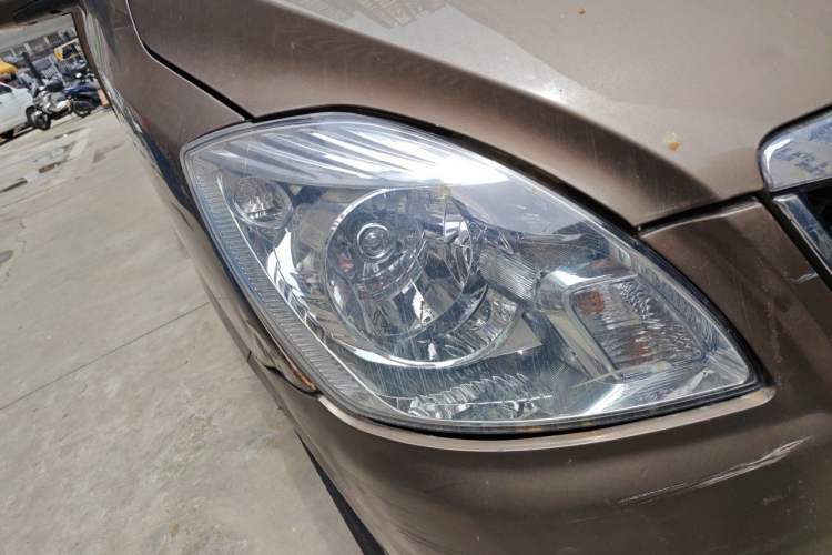 Used Foton MP-X E 2014 2.0L Wealth Express Classic Edition Basic Configuration with 4Gi-VVT Right Front Headlight
