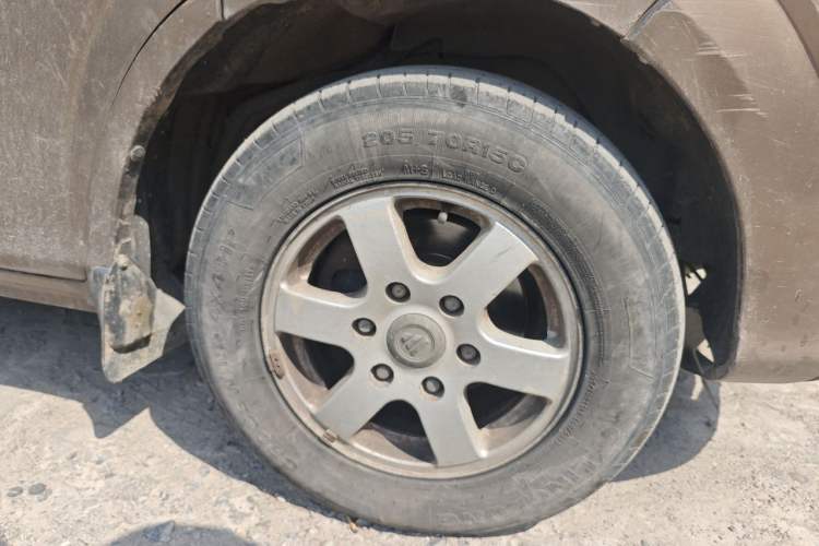 Used Foton MP-X E 2014 2.4L Business Class Luxury Edition 4G69 Right Front Wheel Hub