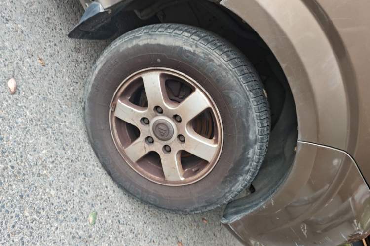Used Foton MP-X E 2014 2.4L Wealth Express Comfort Version Basic Configuration Long Wheelbase 4G69 Right Front Wheel Hub