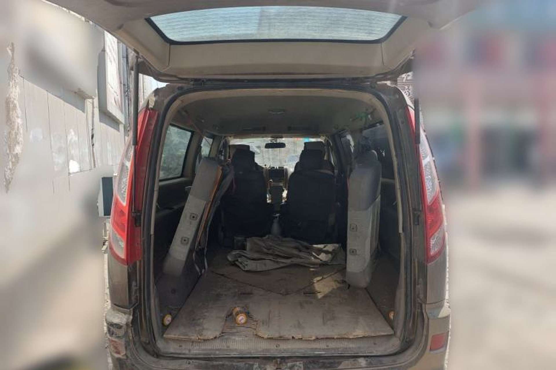 Used Foton MP-X E 2014 2.4L Business Class Luxury Edition 4G69 Trunk