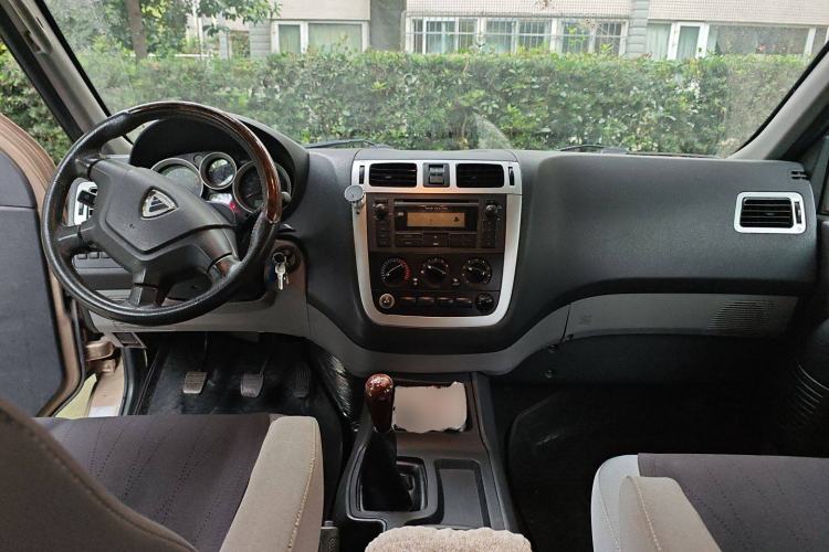 Used Foton MP-X E 2014 2.0L Wealth Express Classic Edition 4G63 Center Console