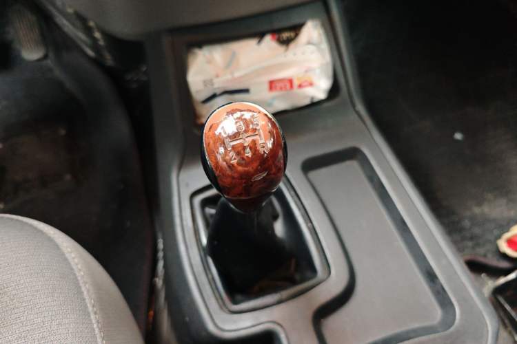 Used Foton MP-X E 2014 2.0L Wealth Express Classic Edition 4G63 Gear Lever