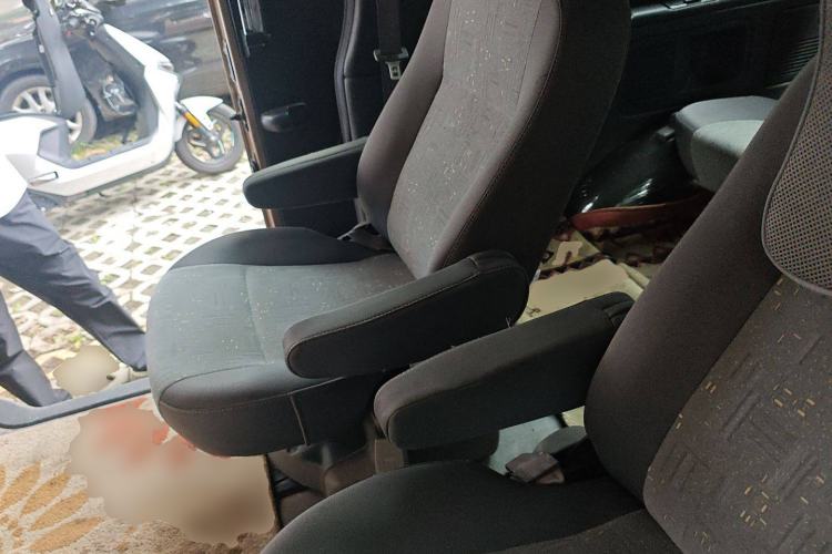 Used Foton MP-X E 2014 2.0L Wealth Express Classic Edition 4G63 Left Rear Seat
