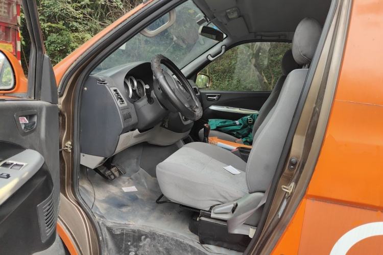 Used Foton MP-X E 2014 2.5T Wealth Express Classic Edition 4JB1T Driver Seat
