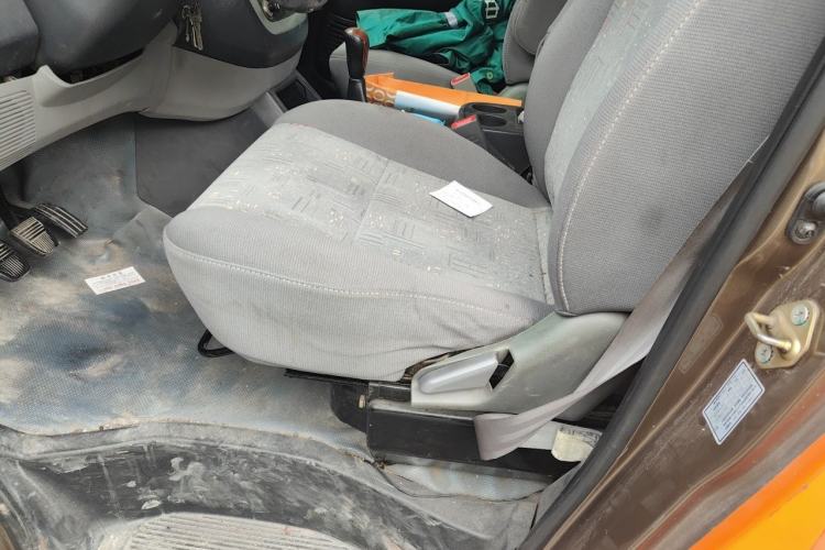 Used Foton MP-X E 2014 2.5T Wealth Express Classic Edition 4JB1T Left Front Seat