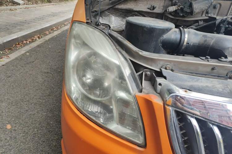 Used Foton MP-X E 2014 2.5T Wealth Express Classic Edition 4JB1T Right Front Headlight