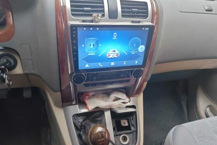 Used Foton MP-X E 2014 2.5T Wealth Express Classic Trim Basic Version with 4JB1T Engine Audio And AC Panel
