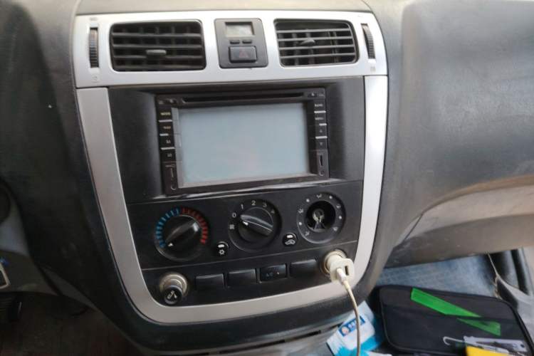 Used Foton MP-X E 2014 2.0L Wealth Express Classic Edition Basic Configuration with 4Gi-VVT Audio And AC Panel
