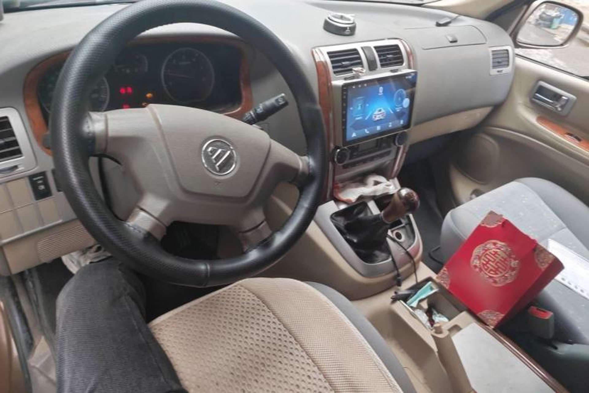 Used Foton MP-X E 2014 2.5T Wealth Express Classic Trim Basic Version with 4JB1T Engine Center Console