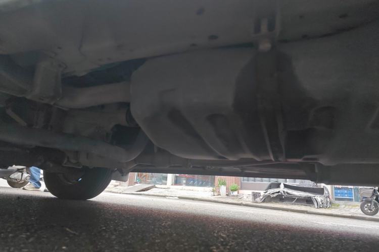 Used Foton MP-X E 2014 2.5T Wealth Express Classic Trim Basic Version with 4JB1T Engine Chassis Front Left