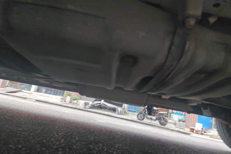 Used Foton MP-X E 2014 2.5T Wealth Express Classic Trim Basic Version with 4JB1T Engine Chassis Rear