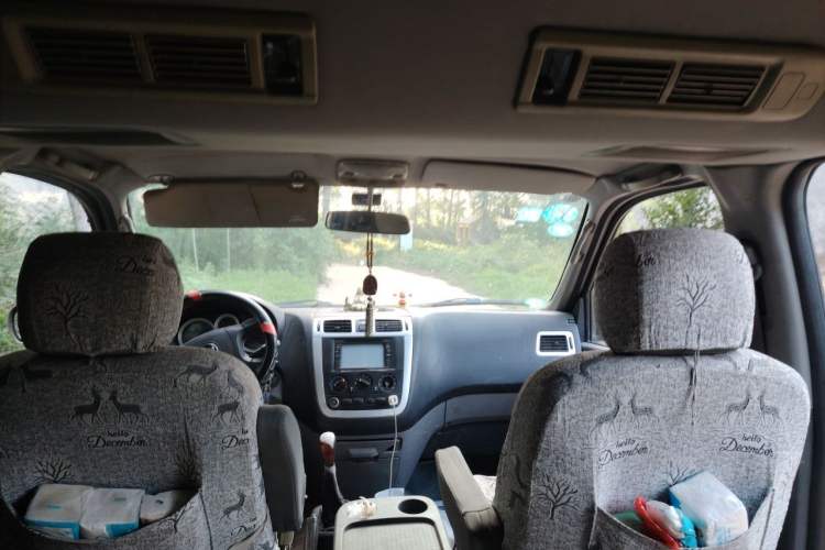 Used Foton MP-X E 2014 2.0L Wealth Express Classic Edition Basic Configuration with 4Gi-VVT Headliner