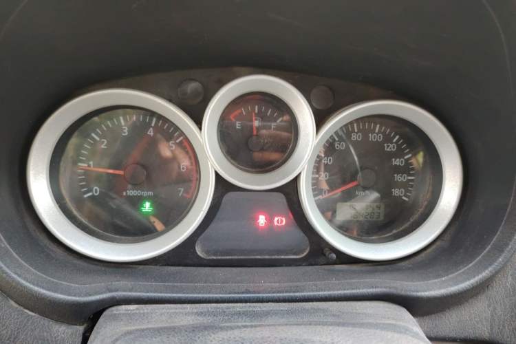 Used Foton MP-X E 2014 2.0L Wealth Express Classic Edition Basic Configuration with 4Gi-VVT Instrument Cluster