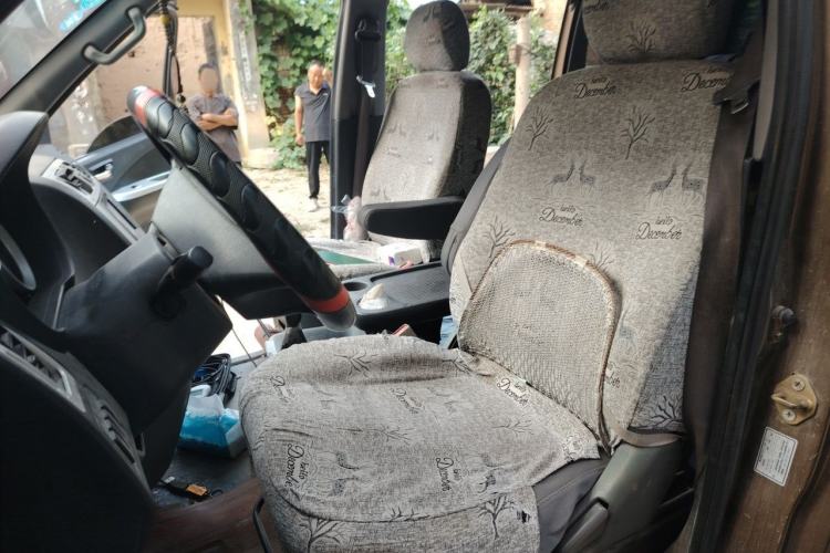 Used Foton MP-X E 2014 2.0L Wealth Express Classic Edition Basic Configuration with 4Gi-VVT Left Front Seat