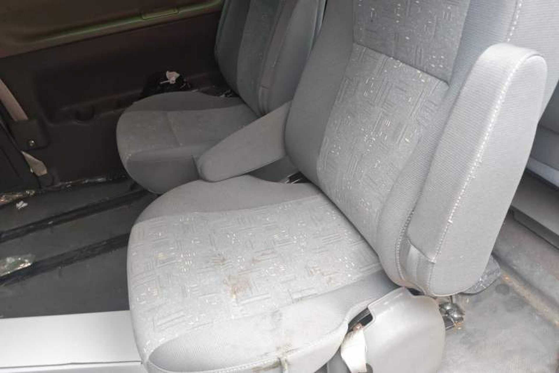 Used Foton MP-X E 2014 2.5T Wealth Express Classic Trim Basic Version with 4JB1T Engine Left Rear Seat
