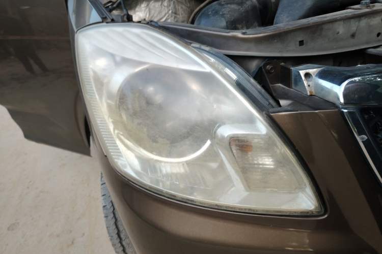 Used Foton MP-X E 2014 2.0L Wealth Express Classic Edition Basic Configuration with 4Gi-VVT Right Front Headlight