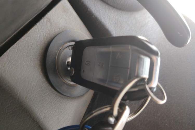 Used Foton MP-X E 2014 2.0L Wealth Express Classic Edition Basic Configuration with 4Gi-VVT Vehicle Key