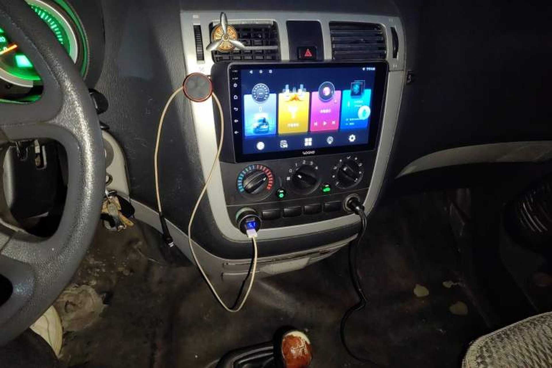 Used Foton MP-X E 2014 2.0L Wealth Express Classic Edition Basic Configuration with 4Gi-VVT Audio And AC Panel
