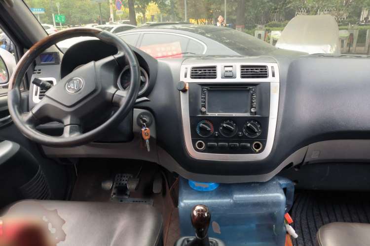 Used Foton MP-X E 2014 2.0L Wealth Express Classic Edition 4G63 Center Console