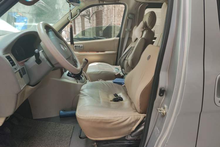 Used Foton MP-X E 2014 2.0L Wealth Express Comfort Edition Basic Configuration Short Wheelbase with 4G63 Engine Left Front Seat