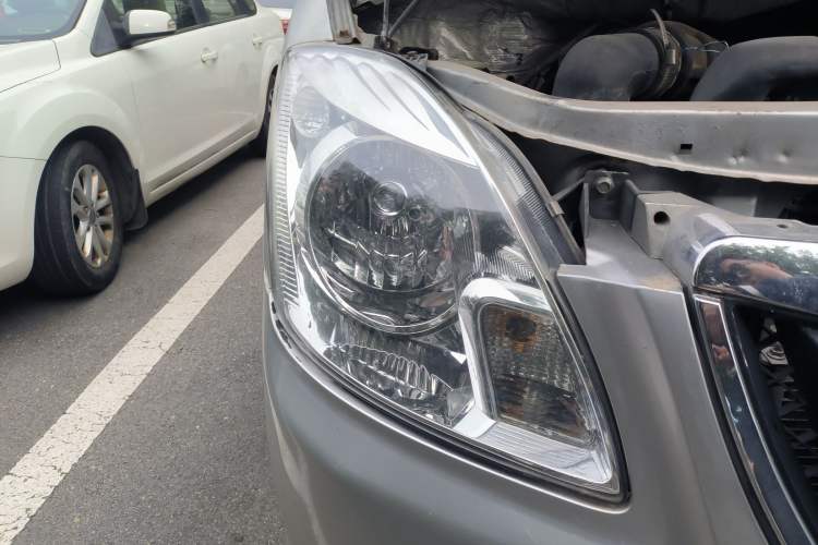 Used Foton MP-X E 2014 2.0L Wealth Express Classic Edition 4G63 Right Front Headlight