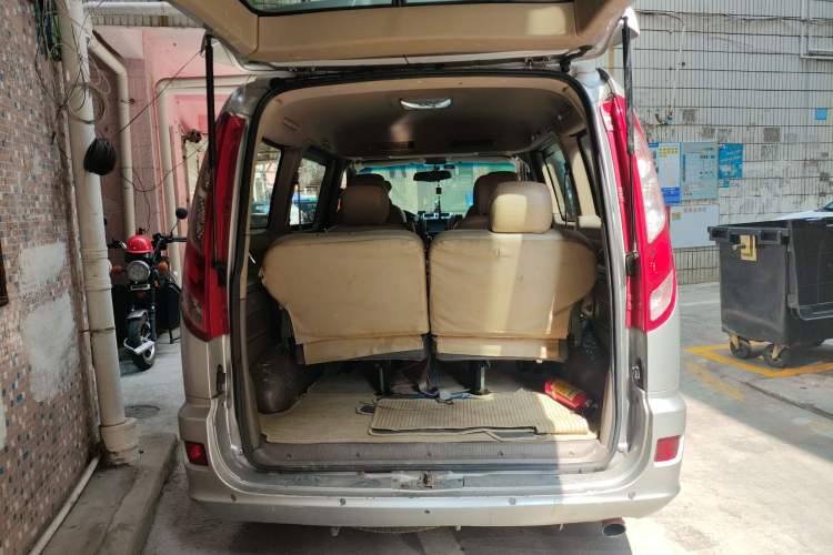 Used Foton MP-X E 2014 2.0L Wealth Express Comfort Edition Basic Configuration Short Wheelbase with 4G63 Engine Trunk