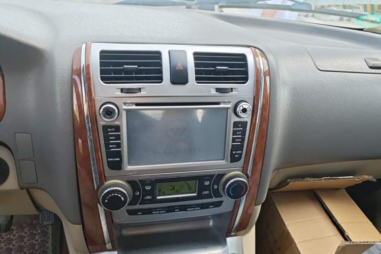 Used Foton MP-X E 2014 2.4L Wealth Express Comfort Version Basic Edition with 4G64 Audio And AC Panel