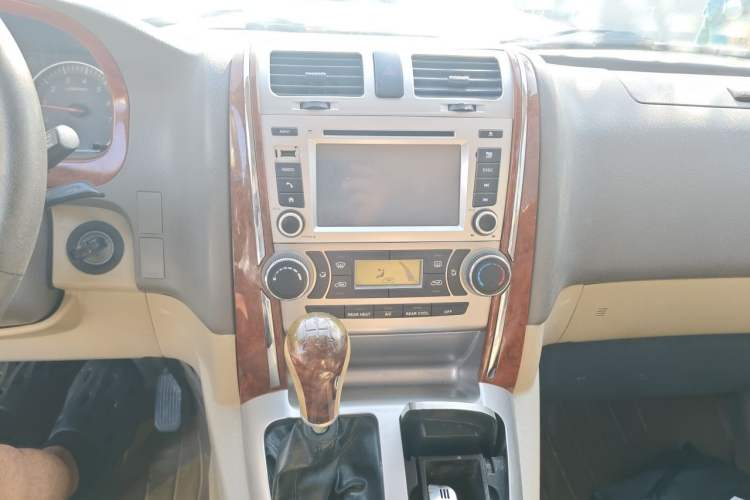 Used Foton MP-X E 2014 2.4L Wealth Express Comfort Version Basic Edition with 4G64 Audio And AC Panel