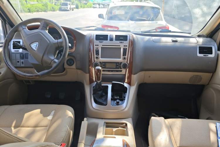 Used Foton MP-X E 2014 2.4L Wealth Express Comfort Version Basic Edition with 4G64 Center Console