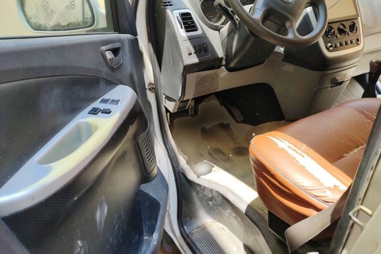 Used Foton MP-X E 2014 2.0L Wealth Express Classic Edition Basic Configuration with 4Gi-VVT Driver Seat