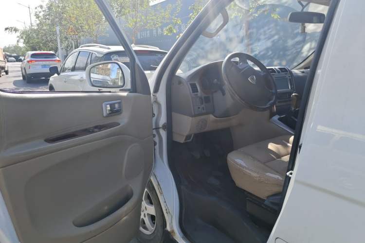 Used Foton MP-X E 2014 2.4L Wealth Express Comfort Version Basic Edition with 4G64 Driver Seat