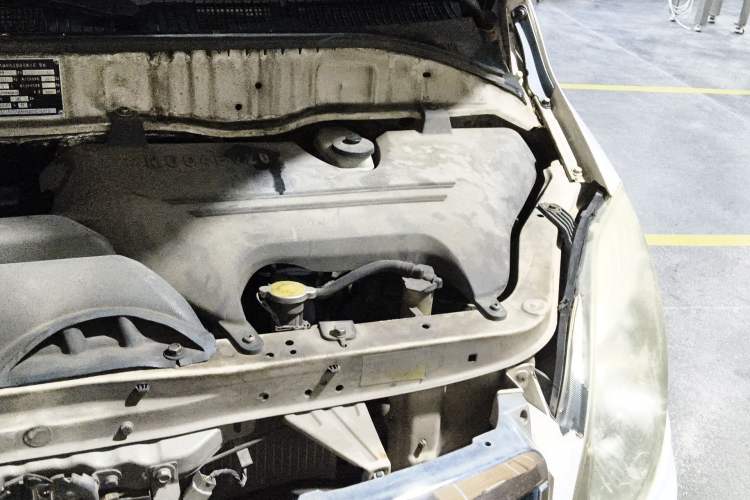 Used Foton MP-X E 2014 2.0L Wealth Express Classic Edition 4Gi-VVT Engine Bay Left