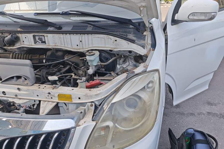 Used Foton MP-X E 2014 2.4L Wealth Express Comfort Version Basic Edition with 4G64 Engine Bay Left