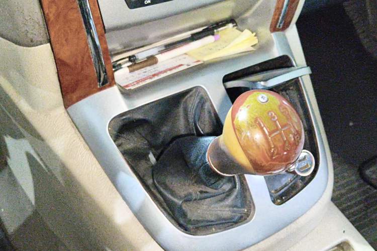Used Foton MP-X E 2014 2.0L Wealth Express Classic Edition 4Gi-VVT Gear Lever