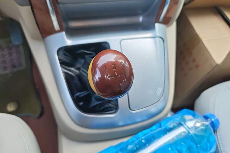 Used Foton MP-X E 2014 2.4L Wealth Express Comfort Version Basic Edition with 4G64 Gear Lever