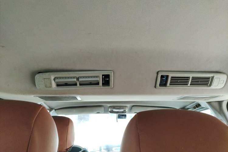Used Foton MP-X E 2014 2.0L Wealth Express Classic Edition Basic Configuration with 4Gi-VVT Headliner