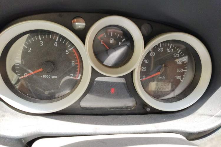 Used Foton MP-X E 2014 2.0L Wealth Express Classic Edition Basic Configuration with 4Gi-VVT Instrument Cluster