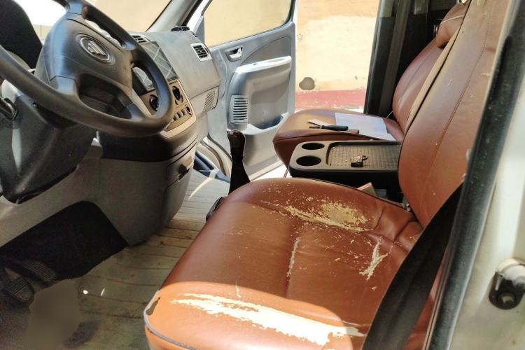 Used Foton MP-X E 2014 2.0L Wealth Express Classic Edition Basic Configuration with 4Gi-VVT Left Front Seat