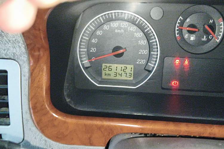 Used Foton MP-X E 2014 2.0L Wealth Express Classic Edition 4Gi-VVT Odometer Close Up