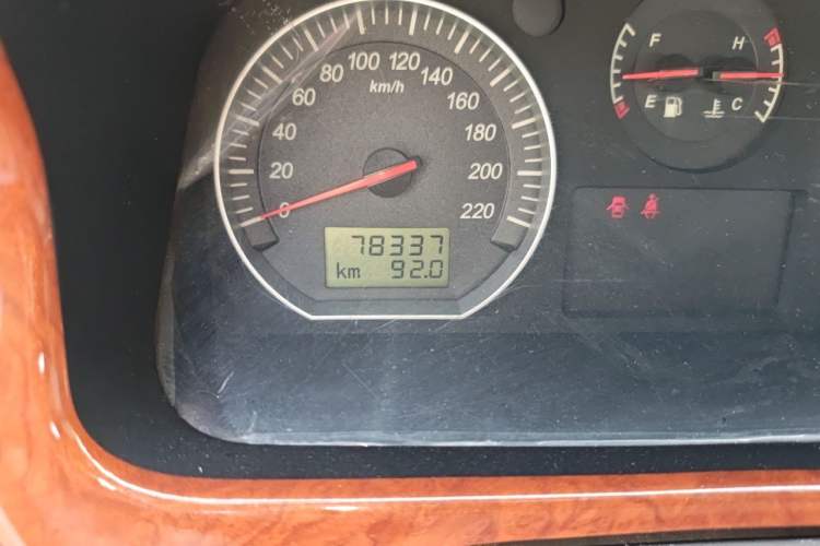 Used Foton MP-X E 2014 2.4L Wealth Express Comfort Version Basic Edition with 4G64 Odometer Close Up
