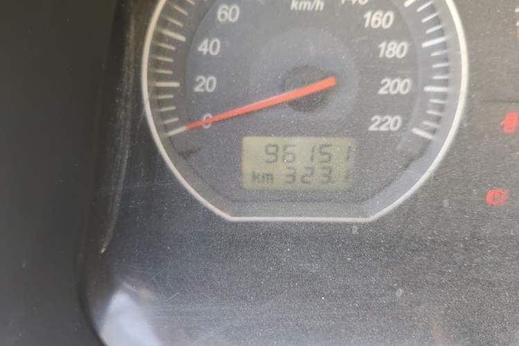 Used Foton MP-X E 2014 2.4L Wealth Express Comfort Version Basic Edition with 4G64 Odometer Close Up